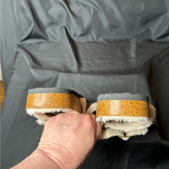 Animal Print Slides US Size 9-10 Dillard’s Fuzzy - Picture 7 of 10